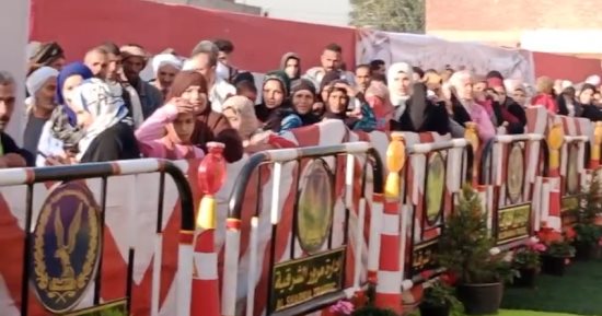 أهالى قرية "سينطة" بالشرقية.. طوابير أمام لجنة الإدلاء بأصواتهم.. صور