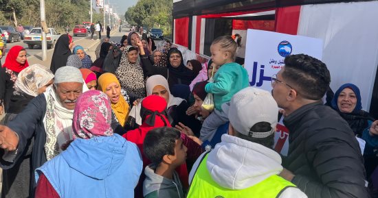 وصول مسيرة حاشدة بلجان منشأة القناطر.. والسيدات يطلقن الزغاريد "صور"