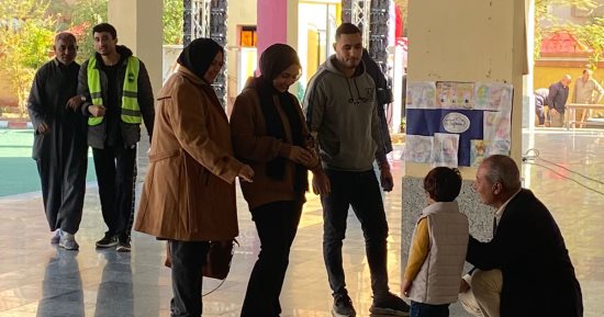 الأسر المصرية تحرص على الإدلاء بأصواتهم فى اليوم الثانى للانتخابات الرئاسية..صور