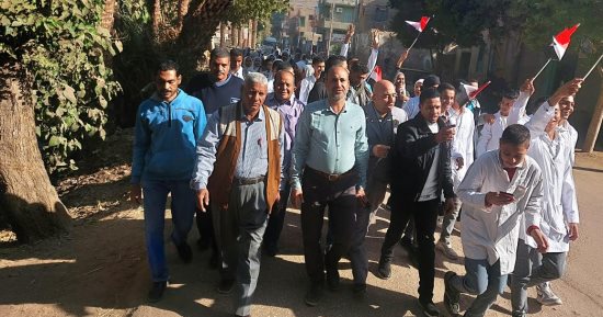 بالبالطو الأبيض.. مسيرة فى حب مصر وأطقم طبية وعاملين يدلون بأصواتهم بطوخ بقنا