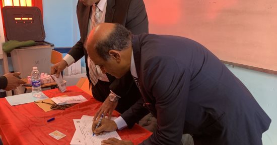 رئيس لجنة متابعة الانتخابات بالبحر الأحمر يتفقد اللجان الفرعية بالغردقة