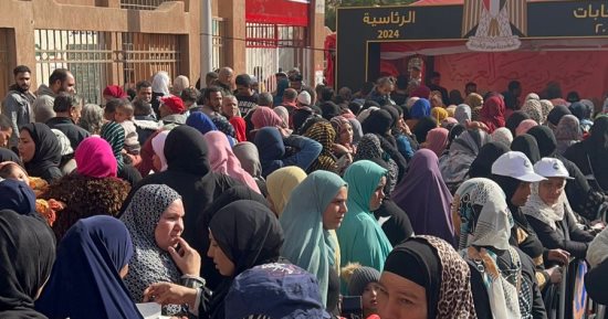 أهالي الأسمرات يصنعون الحدث بحشود وطوابير أمام اللجان الانتخابية.. صور