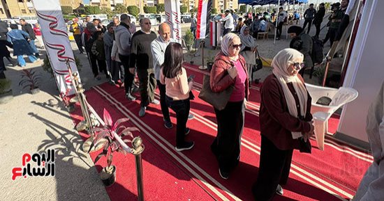 انتخابات 2024 فى عيون الإعلام العالمى.. وكالة إيطالية: فرحة واضحة وإقبال فاق التوقعات.. فرانس 24: أعداد كبيرة أمام مراكز الاقتراع.. شينخوا: العملية تسير بسلاسة.. دون الباكستانية: مشاركة تعكس حرص المصريين