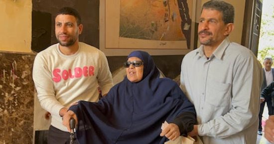 المرأة تسطر ملحمة وطنية أمام لجان انتخابات الرئاسة بالفيوم.. صور