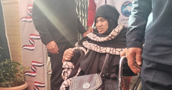 مسنة على كرسى متحرك تشارك فى التصويت بالانتخابات الرئاسية بالطالبية 