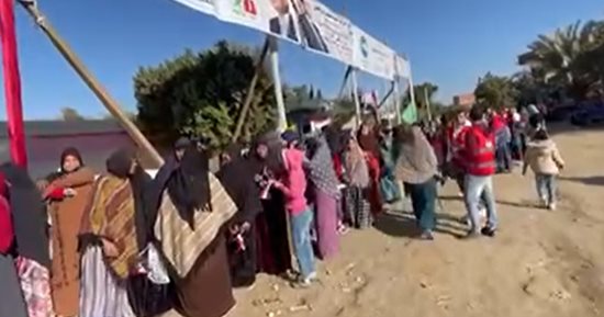 زحام من الناخبين أمام لجان منشأة حلفا بالفيوم
