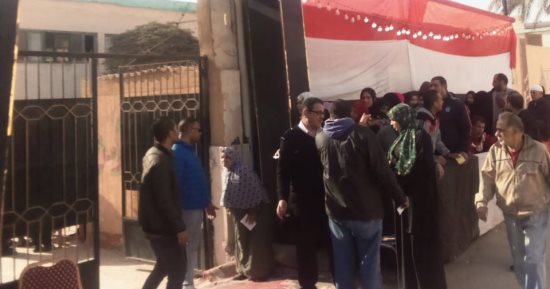 الناخبون فى مدارس التونسى بالخليفة يشيدون بسهولة العملية الانتخابية
