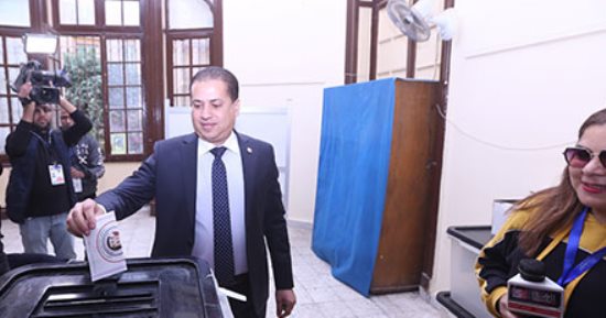 نائب رئيس "الهيئة الوطنية" يدلى بصوته فى الانتخابات الرئاسية