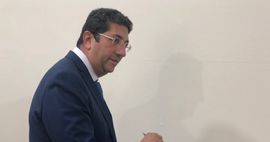 المستشار أمير رمزى عضو التحالف الوطنى يدلى بصوته فى الانتخابات الرئاسية 