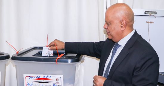 رئيس ميناء دمياط يدلى بصوته فى الانتخابات الرئاسية بلجنة الوافدين