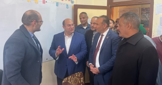 نائب محافظ الجيزة يتفقد لجان الاقتراع بمنشأة القناطر.. صور