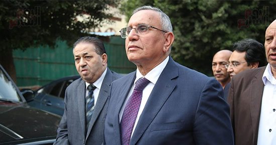 عبدالسند يمامة يتفقد إحدى لجان مصر الجديدة لمتابعة سير العملية الانتخابية