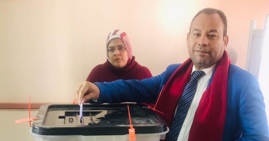 مساعد أمين حزب حماة الوطن بالقاهرة يدلى بصوته ويشيد بمشاركة المرأة والشباب