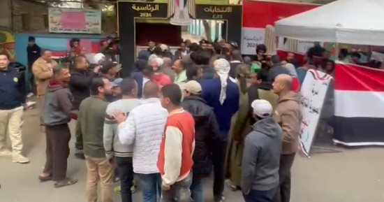 زحام شديد من أمام لجنة مدرسة الجمهورية فى المعادى.. صور