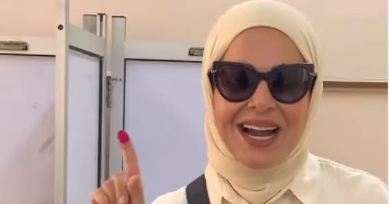 منى عبد الغنى تدعو المصريين للمشاركة بعد الإدلاء بصوتها فى الانتخابات