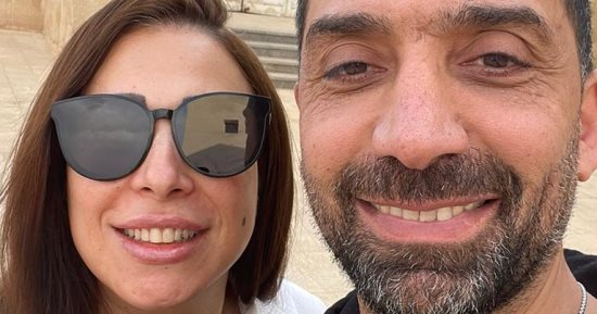 إسلام الشاطر وزوجته يدليان بصوتيهما فى الانتخابات الرئاسية بالشيخ زايد.. صورة