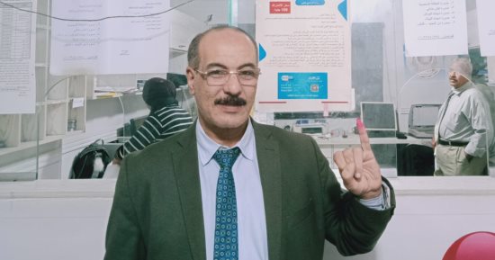 نقيب العلوم الصحية يدلى بصوته ويدعو العمال لممارسة حقهم الدستورى بالمشاركة