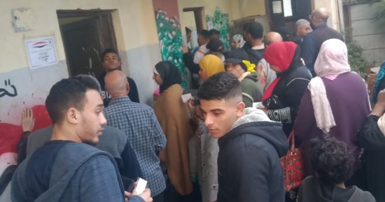 زحام أمام اللجان الفرعية فى مصر القديمة بعد انتهاء فترة الراحة للقضاء