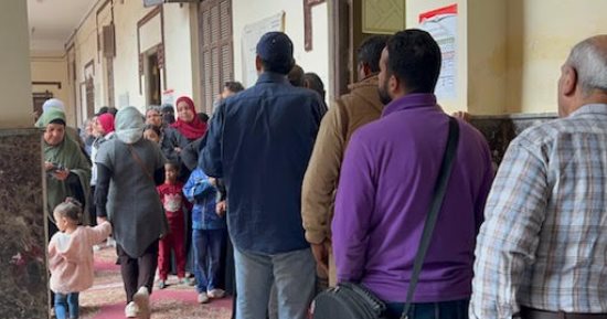 احتشاد الناخبين أمام اللجان الانتخابية بالفيوم فى الفترة المسائية للتصويت