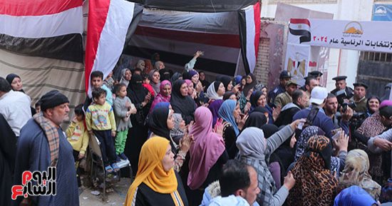 إقبال شديد على لجان العياط فى الفترة المسائية من اليوم الثالث لانتخابات الرئاسة