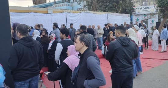 زحام شديد فى لجنة مدرسة محمد جمال بالمنيل بعد "الراحة".. صور