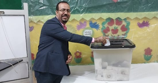 أحمد التايب يدلى بصوته فى الانتخابات الرئاسية: انزل وشارك فالوطن يعلو ولا يعلى عليه