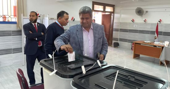 رئيس جهاز برج العرب الجديدة يدلى بصوته فى الانتخابات الرئاسية