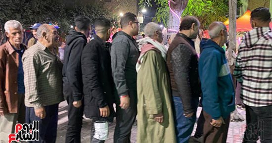 طوابير الناخبين تزين المشهد الانتخابي فى الساعات الأخيرة من التصويت