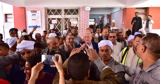 محافظ الأقصر يتفقد لجان الانتخابات الرئاسية فى الزينية والبعيرات والقرنة.. صور
