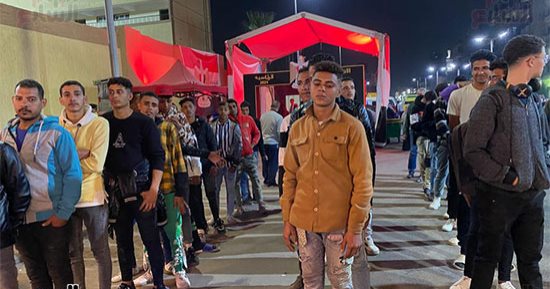 طوابير الساعات الأخيرة فى الجمالية.. الشباب يحدد مستقبله 