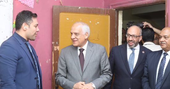 محافظ الجيزة يشيد بوعى المصريين وحرصهم على ممارسة حقهم الدستورى
