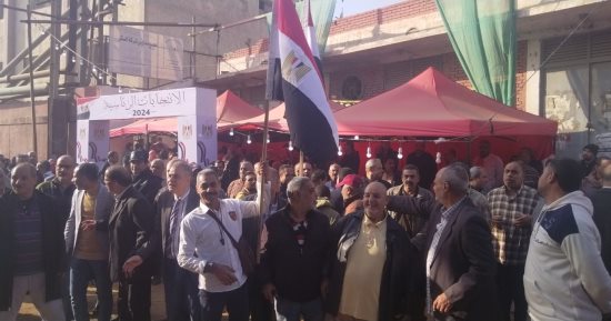 إقبال كبير من الناخبين بالحوامدية فى آخر أيام الانتخابات.. صور