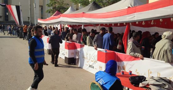 أطول طابور للناخبين أمام مدرسة نور الحرية الثانوية بالمنيرة الغربية..صور