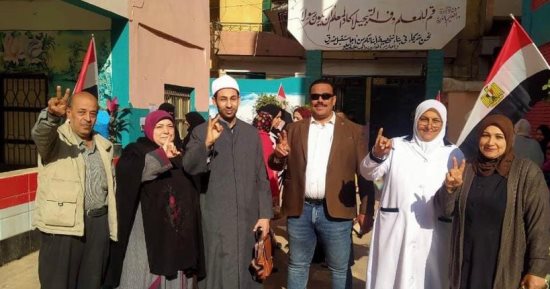 زحام أمام لجنة المغتربين بزفتى فى الساعة الأولى بثالث أيام انتخابات الرئاسة.. صور