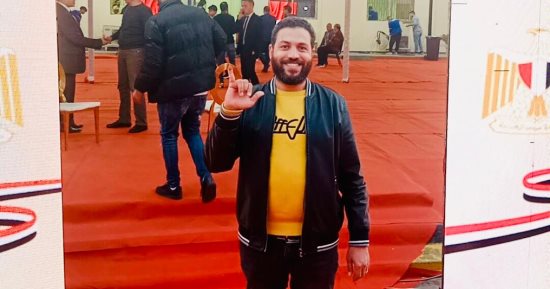 علي حسان يدلي بصوته فى انتخابات الرئاسة.. ويؤكد: انزل وشارك خليك إيجابى