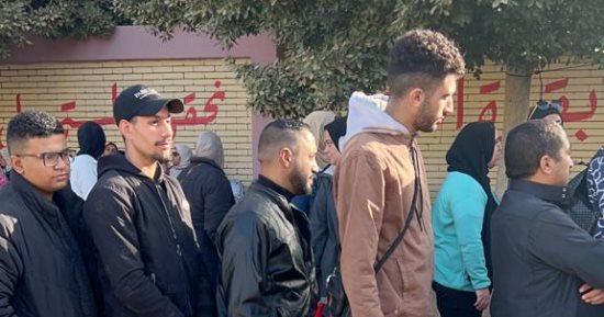 طابور شبابى للمشاركة فى ثالث أيام انتخابات الرئاسة بالمقطم.. صور