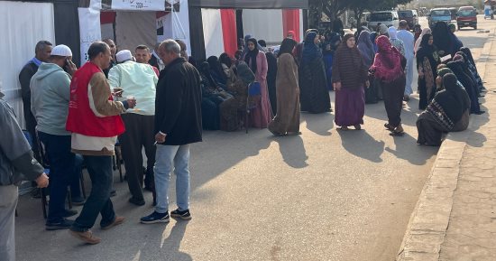إقبال كثيف من الناخبين على لجان انتخابات الرئاسة بمنشأة القناطر.. صور
