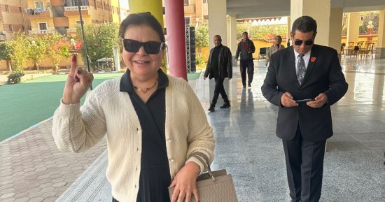 الفنانة ماجدة زكى تدلى بصوتها فى لجنة الشيخ زايد بانتخابات الرئاسة 2024
