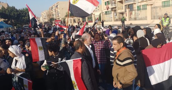 مسيرة لأهالى وقيادات ونواب الإسماعيلية فى ثالث أيام انتخابات الرئاسة.. صور