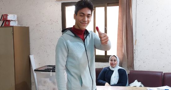 سنة أولى انتخاب.. شاب: تميت 18 سنة وسعيد بأول مشاركة لى فى الانتخابات