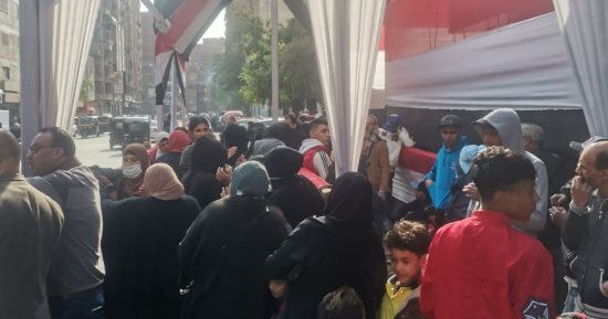 شاهد إقبال السيدات أمام لجنة عبد الله بن رواحة بالوراق.. صور