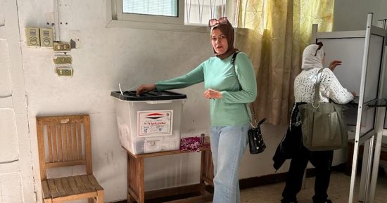 زوجة الشهيد السحيلى من أمام لجنة الانتخابات: مصر باقية بالمخلصين