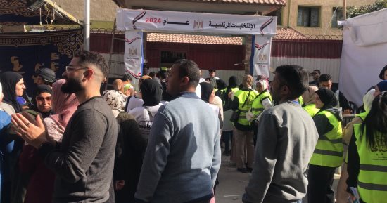 حشود واحتفالات بالانتخابات الرئاسية بوسط مدينة العريش.. صور 