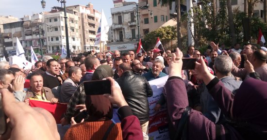انطلاق مسيرة وطنية من ميدان الساعة تجوب شوارع دمياط ترفع أعلام مصر.. صور
