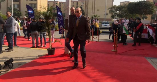 محافظ المنيا الأسبق يدلى بصوته فى الانتخابات الرئاسية بالتجمع الخامس.. صور