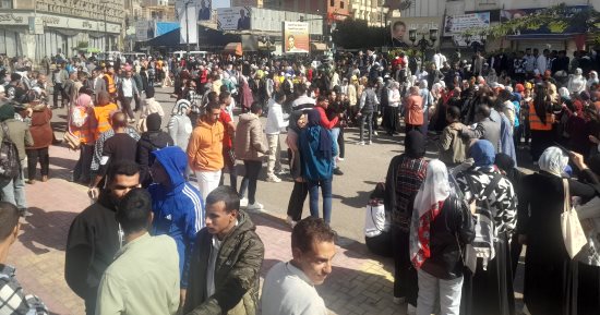 فى حب مصر.. الآلاف ينظمون مسيرة بقنا وطلاب الجامعة يتجهون للجان الوافدين