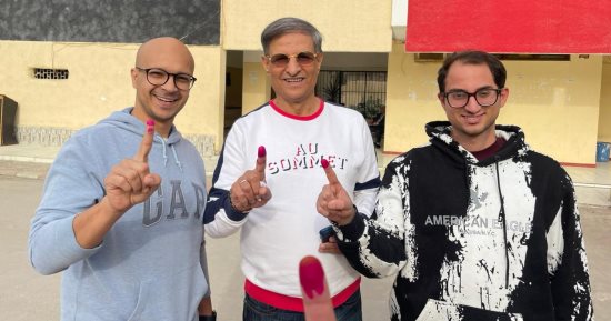 مصطفى يونس  يدلى بصوته فى الانتخابات الرئاسية 2024  برفقة أبنائه.. صورة