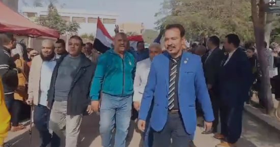 توافد الناخبين للمشاركة في انتخابات الرئاسة بالحوامدية وسط هتافات "تحيا مصر"