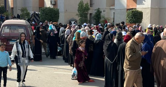 طابور من سيدات الأسمرات للإدلاء بأصواتهن فى ثالث أيام انتخابات الرئاسة