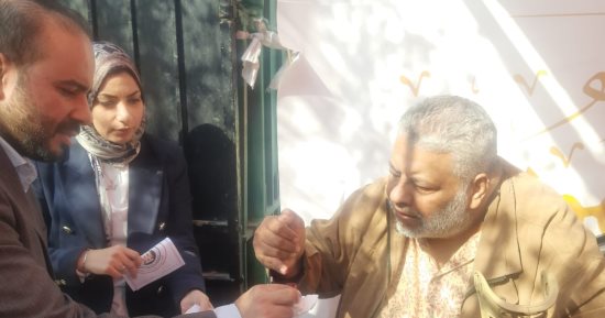 لجنة "قومية الأهرام" بمصر الجديدة ترفع شعار "فى خدمة كبار السن"